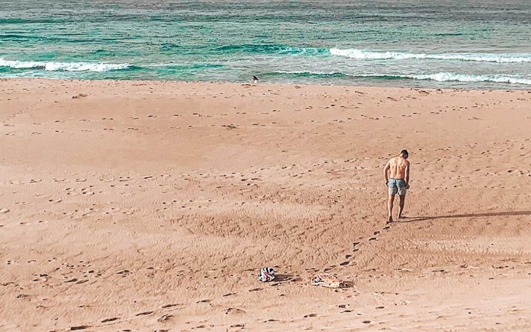 8 Benefits of Walking and Running Barefoot on Sand
